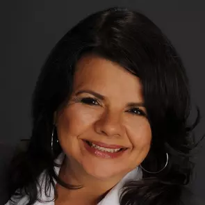 Raquel Davalos, Palm Springs, Real Estate Agent